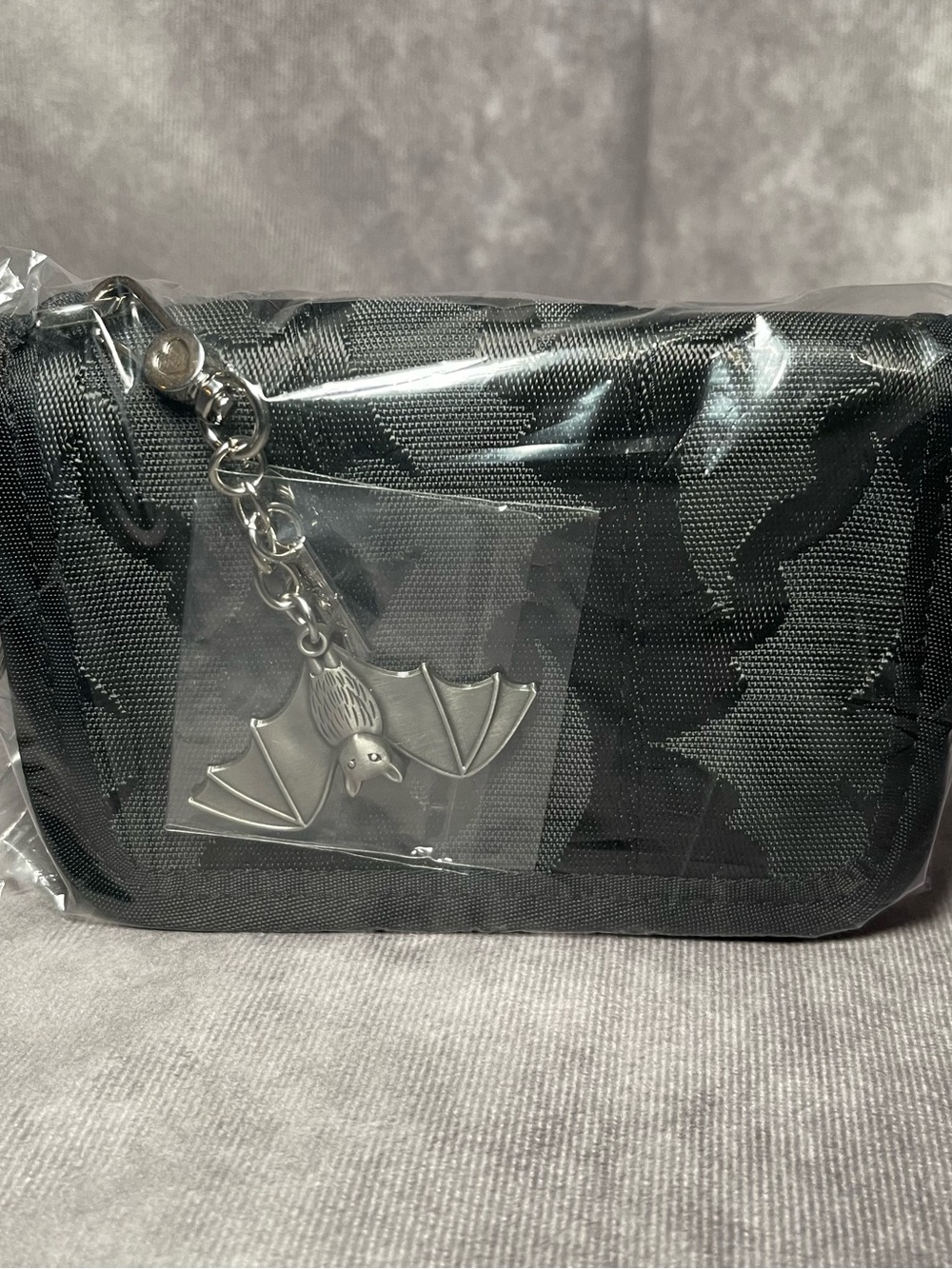 New Harveys Seatbelt Release The Bats Fun Size Wallet FSW